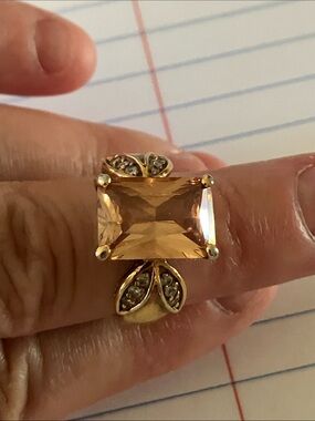 Source Unknown Gold-Tone Ring with Citrine-Colored Rectangular Stone